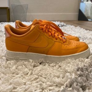 i’m selling nike air force ones. they are a size 9.5 in womens and an 8 in mens